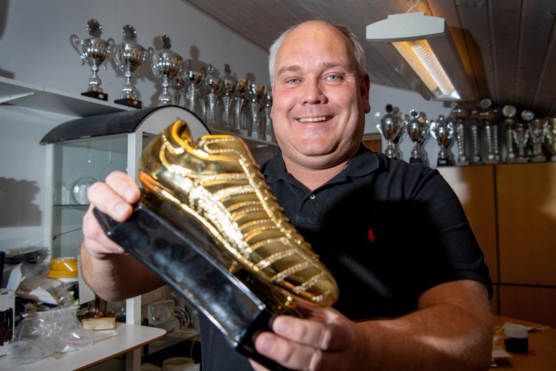 På trods af nedlukning og trange kår for sin virksomhed holder Ole Jensen humøret højt - også i sin nye tjans som næsepoder. Foto: Bente Poder