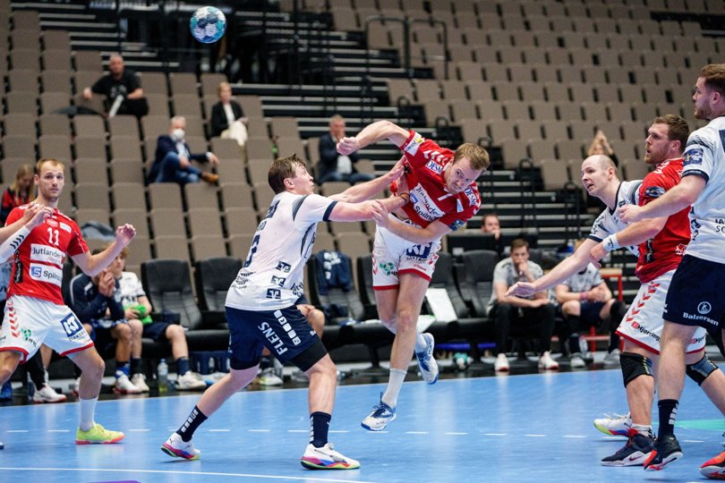 Svenske Felix Claar fyrer her kanonen af mod Flensburg-Handewitt. Foto: Henrik Bo <i>Foto: Henrik Bo</i>
