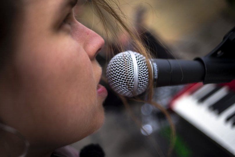 Astrid Matthesen er en ud af i alt seks musikere og bands, der har været på turné på Aalborgs kollegier. Se en video med hende her. Foto: Martel Andersen <i>Foto: Martél Andersen</i>