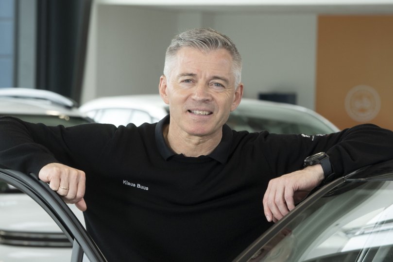 Autoforhandler Klaus Buus havde 20 års jubilæum i sin forretning forrige år. Flere af hans medarbejdere i Klaus Buus A/S har været med lige så længe. Foto: Henrik Louis <i>Foto:Henrik Simonsen</i>