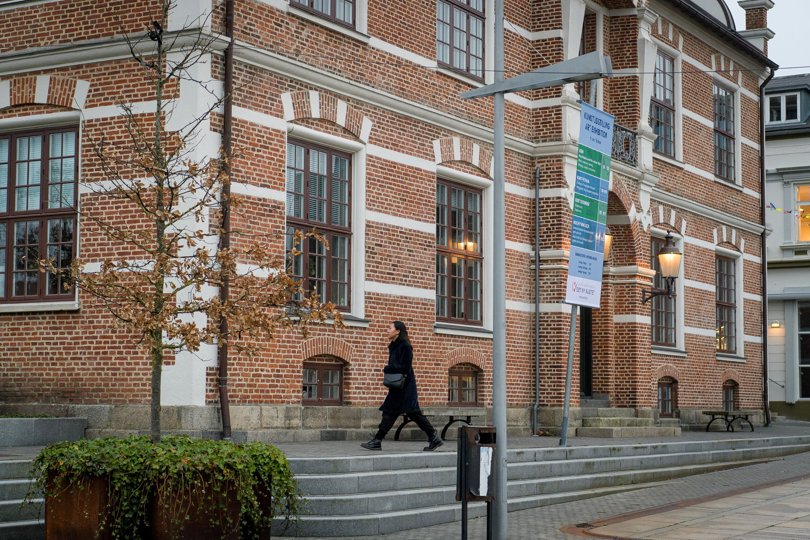 Det Ny Kastet har tidligere fået nej til permanent at flytte ind i stueetagen i Det Gl. Rådhus - som kunstforeningen i forvejen bruger til udstillinger på 1. og 2. sal. Men Det Ny Kastet må gerne bruge lokalerne i sommer, og får måske også tilskud til de øgede aktiviteter. Arkivfoto: Bo Lehm