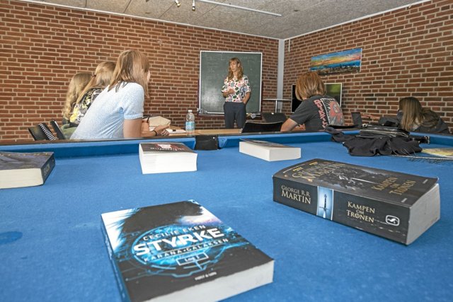 72 unge er i denne uge på forfatterskole i Brøndeslev. Her er det Fantasy-holdet, der undervises. Foto: Allan Mortensen