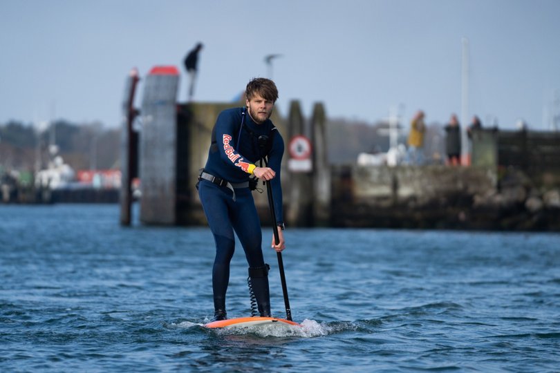 Steinfath måtte kæmpe mod vind og strøm, før han slap fri af havnen i Grenaa. Foto: Jakob Gjerluff Ager