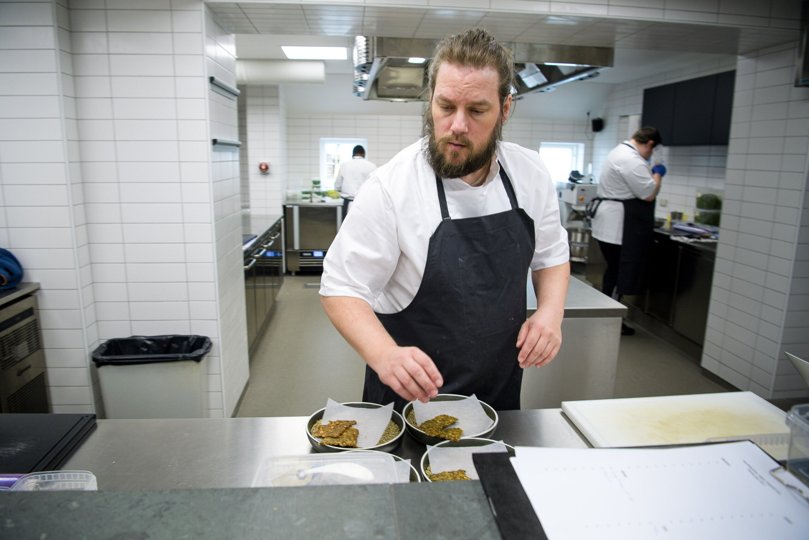 Allan Poulsen, der kommer med erfaring fra anerkendte gourmetrestauranter, herunder flere med Michelin-stjerner, står i spidsen som køkkenchef på nyt, nordjysk hotel. <i>Bo Lehm</i>