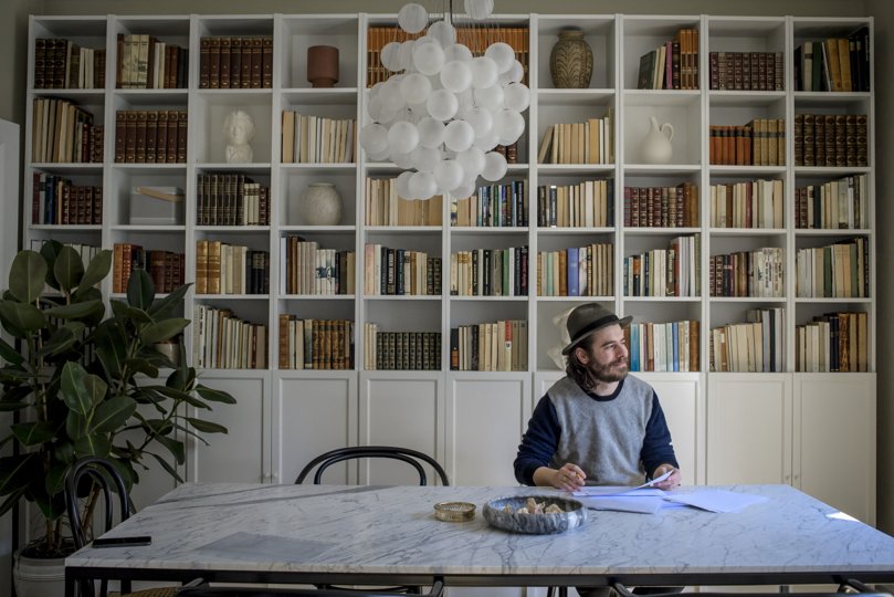 Der har været kritik fra skeptiske præster undervejs, men heldigvis også masser af åbenhed og nysgerrighed fra andre præster, fortæller musiker Mads Houe, der er blevet grebet af både tvivl og ærbødighed. Foto: Martin Damgaard