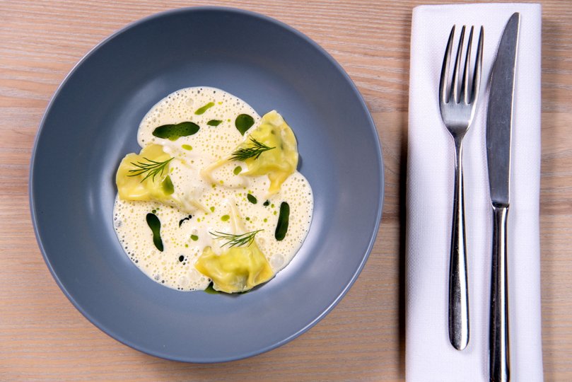 Her aftenens nok bedste ret: ravioli med fyld af pighvar <i>Foto: Henrik Bo</i>
