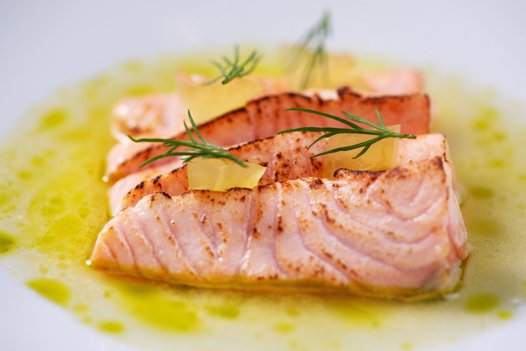 Struktur-ret 2: Grillet laks & præserverede tomater <i>Foto: Henrik Bo</i>