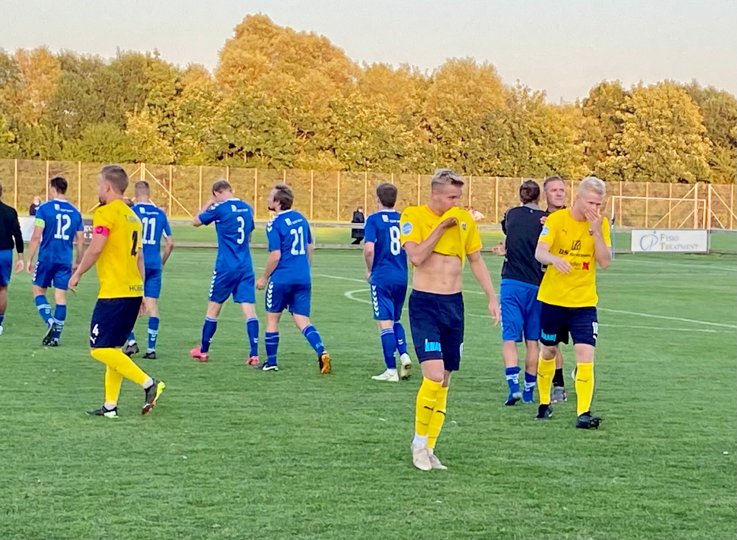 Skuffede Hobro-spillere efter kampen.