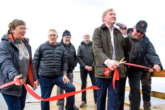 Både borgmesteren, repræsentanter fra kommunen og borgerforeningen var mødt frem. Foto: Bo Lehm. <i>Bo Lehm</i>