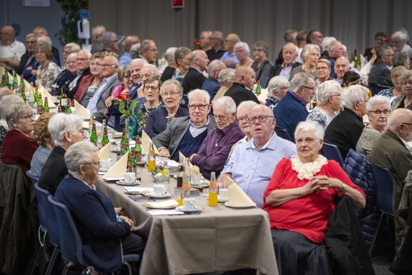 Cirka 300 gæster var samlet til Efterårsfest for efterlønnere og pensionister. Foto: Torben Hansen