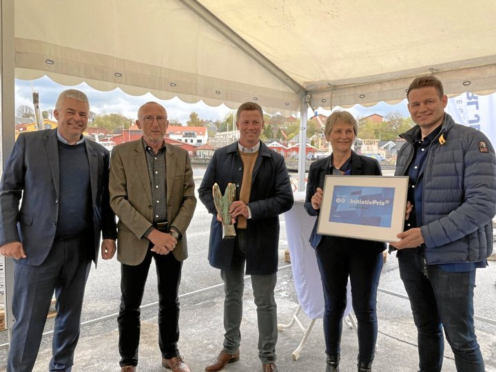 Fra overrækkelsen af Dansk Industris regionale Initiativpris for 2020, fra venstre: Peter Rindebæk, formand for DI Aalborg, Mogens Jespersen, borgmester, Mariagerfjord Kommune, Flemming Madsen, direktør A/S Karl Jensen, Lisbeth Sørensen, økonomichef A/S Karl Jensen og Dennis Thisted Tordrup, projektchef A/S Karl Jensen. Privatfoto