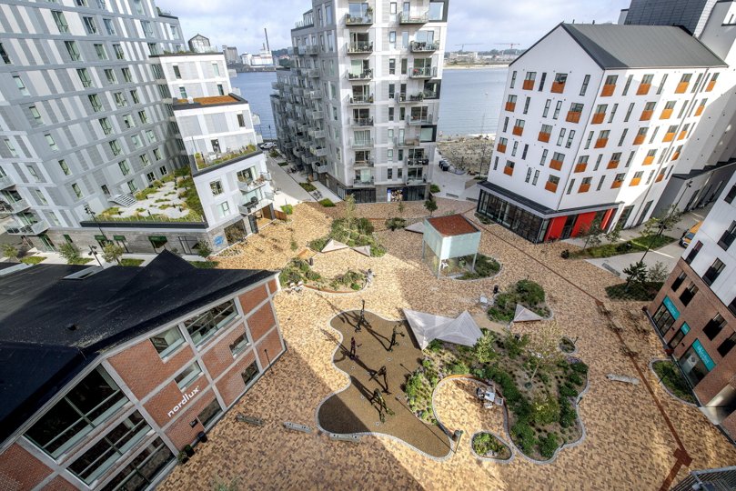 Stjernepladsen udgør med sin komplekse form et centrum i det nye Østre Havn kvarter. Foto: Lars Pauli <i>Foto: Lars Pauli</i>