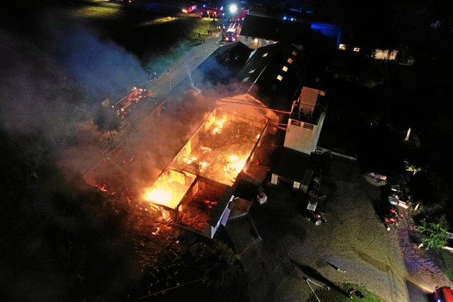 Branden på Hobrovej 74 var voldsom og ødelagde en stor del af virksomheden. Foto: Jan Pedersen