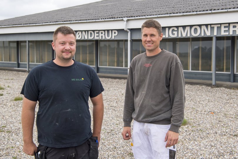 Makkerparret bag anpartsselskabet K&M Boligudlejning i Spøttrup Mikkel Kjær (tv) og John Madsen står selv for den igangværende store ombygning af bolighuset.