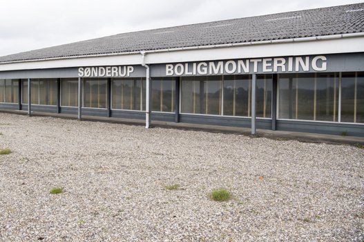 Sønderup Boligmontering har stået tom og ubenyttet hen siden udgangen af december 2017, hvor møbelbutikken lukkede. Foto: Kim Dahl Hansen <i>Foto: Kim Dahl Hansen</i>