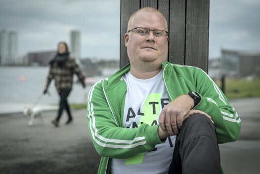 Jens Harder er ikke tilhænger af de mange valgplakater i bybilledet under valgkampen. Selv har han valgt ikke at benytte dem, blandt andet af hensyn til klimaet. I stedet har han en digital plakat, der bliver brugt på Facebook. Foto: Martin Damgård