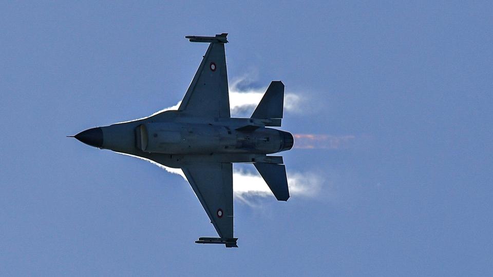 I dag kan man se piloter øve halsbrækkende opvisninger. <i>Arkivfoto: Claus Søndberg</i>