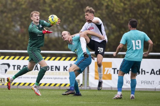 Marcus Bundgaard (tv.) havde ikke den bedste dag i målet hos Jammerbugt FC. Foto: Henrik Bo <i>Foto: Henrik Bo</i>