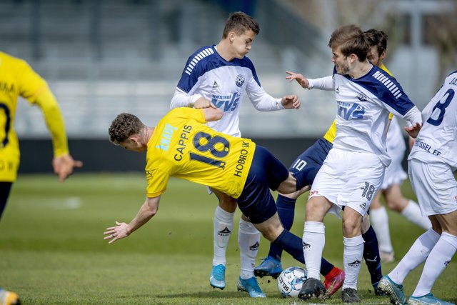 Fodboldkrigen i Hjørring mellem Vendsyssel FF og Hobro IK endte meget sigende uden en vinder. Foto: Lars Pauli