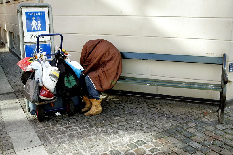 - Når først vi begynder at acceptere den måde, vores samfund er indrettet på og som dagligt udstøder og nedgør flere og flere mennesker i en sårbar position, så er vi godt på vej mod forråelsens endemål, fastslår klummeskribenten. Arkivfoto: Bjarke Ørsted/Ritzau Scanpix <i>Ritzau Scanpix</i>