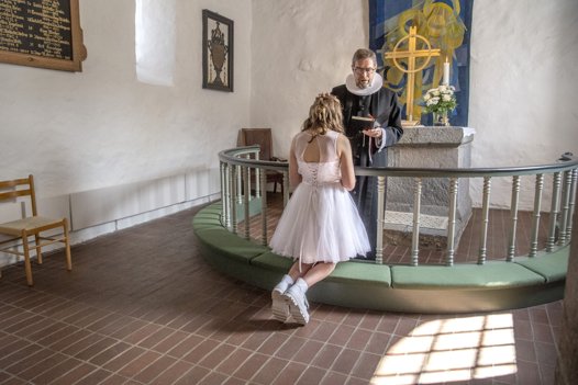 På grund af coronaen blev konfirmationen i Dragstrup Kirke gennemført som en solo-forestilling. <i>Foto:Henrik Simonsen</i>