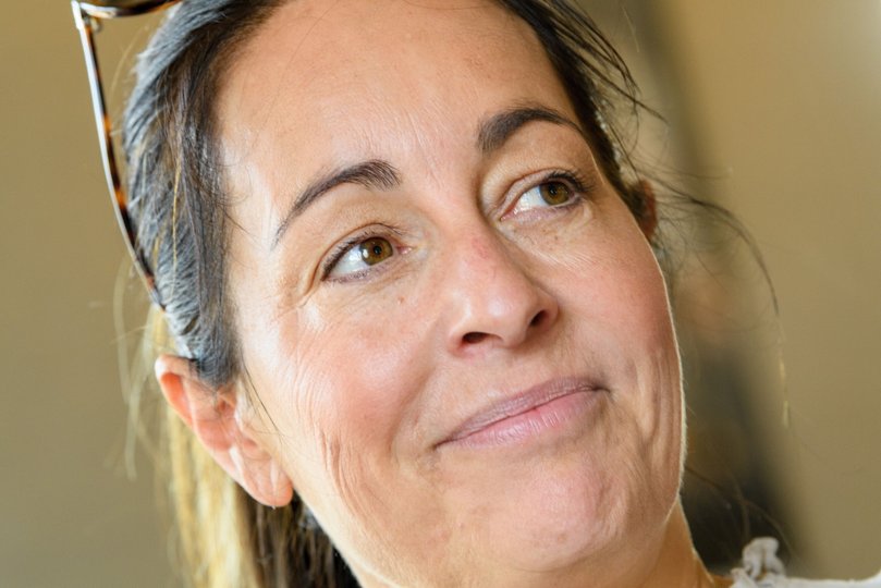 50-årige Anne Kønig ejer og driver Cafe Peace med sin mand, Ole Bach Jensen. Foto: Henrik Bo <i>Foto: Henrik Bo</i>