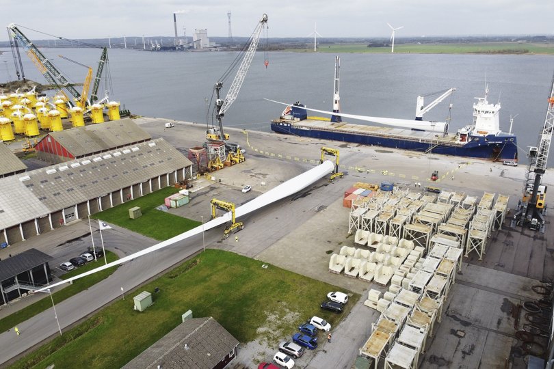Siemens Gamesas 108 meter lange vinger på vej til Østerild, hvor den skal bevise sin formåen. Foto: Claus Sønberg