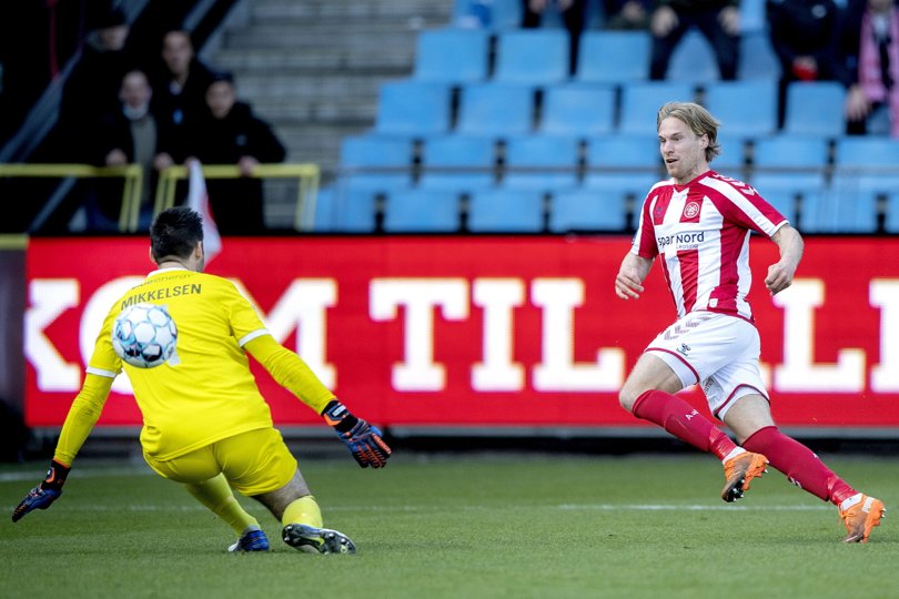 Tom van Weert fik bolden i nettet to gange mod Lyngby. Hollænderens første scoring blev dog annulleret for en marginal offside. Foto: Lars Pauli <i>Foto: Lars Pauli</i>