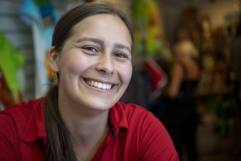 Isabella Brøgger Andersen er glad for sit sommerjob. Foto: Lars Pauli <i>Foto: Lars Pauli</i>