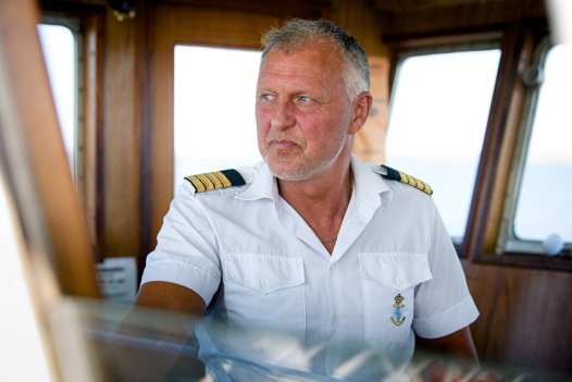 For Benny Bak er en skøn del af jobbet som skipper at kunne følge med i den omskiftelige natur. <i>Bo Lehm</i>