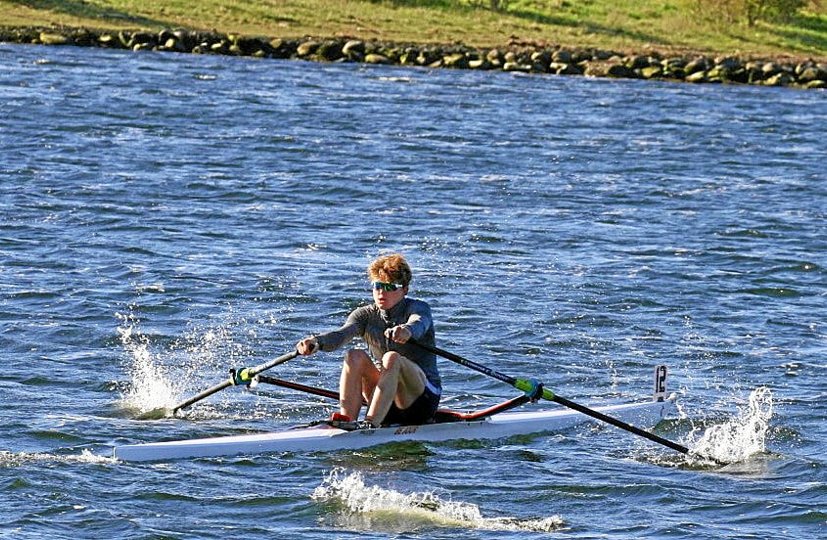 August Wisholm, Hadsund, vandt guld i juniordrengenes singlesculler både lørdag og søndag. Privatfoto