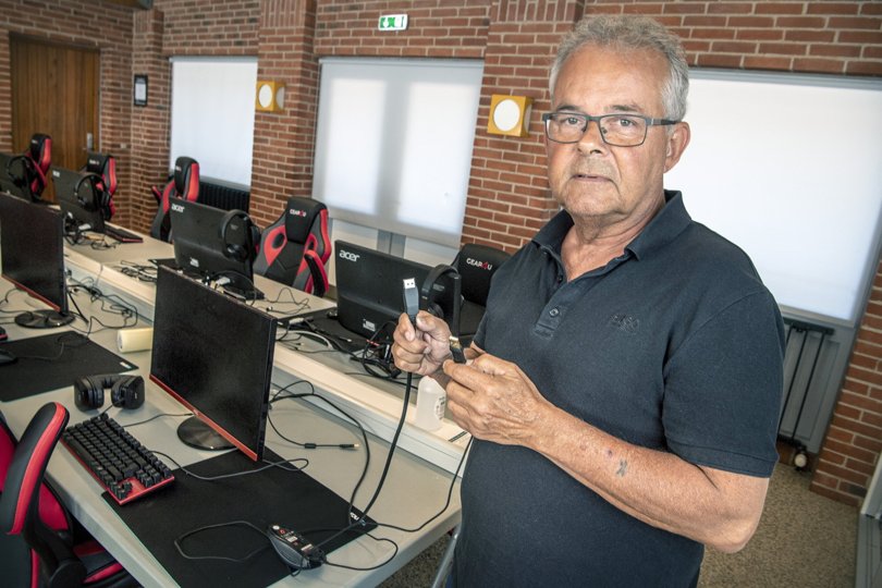 En tyv stjal 16 kraftige computere fra BI Centret i Brønderslev, hvor de blev brugt til eSport. Nu er det tvivlsomt, om der kommer et nyt tilbud om eSport, fortæller Kim Glad Andersen, formand for BI, Brønderslev Idrætsforening.