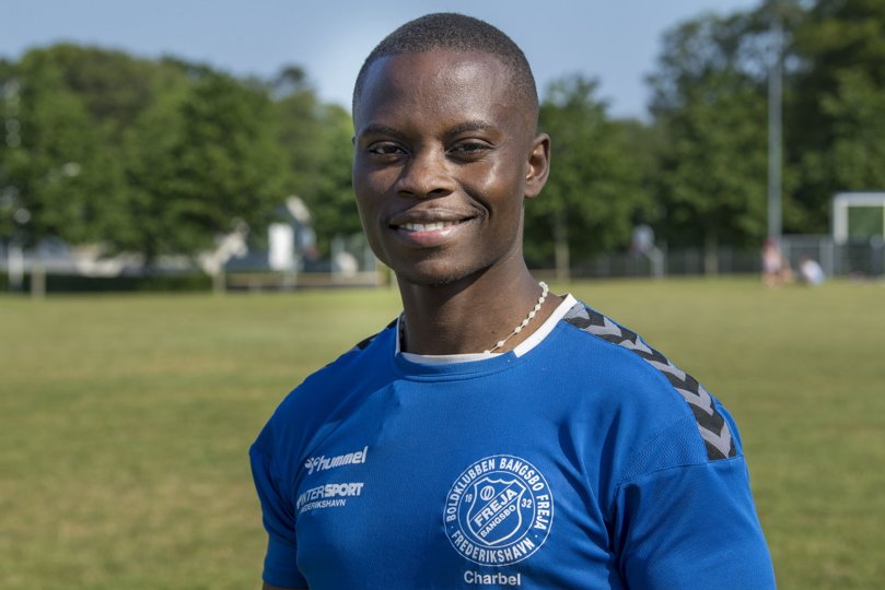 Charbel Nkezabahizi føler sig stadig hjemme i den blå trøje. Foto: Kim Dahl Hansen <i>Foto: Kim Dahl Hansen</i>