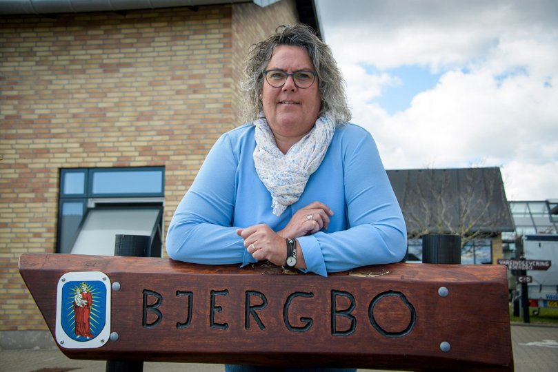 - Det er i hvert fald fjollet at bruge penge på overarbejde og særydelser. Det får borgerne ikke noget ud af, siger Lene Mouritsen, fra 1. april fastansat som leder af Bjergbo i Thisted. <i>Bo Lehm</i>