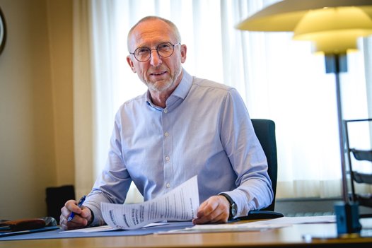 - Vi har skåret meget på mellemledere. Jeg er glad for, at vi i 2022-budgettet er tilbage på samme niveau som før 2018. Det kan ikke lade sig gøre at lede et personale på 85-100 ad gangen, siger borgmester Mogens Jespersen. Foto: Bo Lehm <i>Bo Lehm</i>