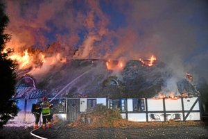 Stråtækt ejendom brændt ned til grunden