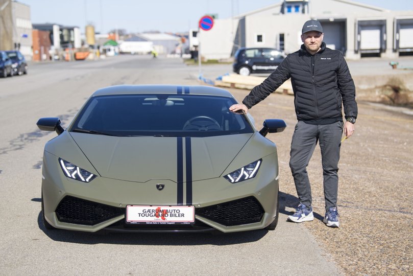 Den sjældne Lamborghini giver Jonas Schou samme følelse som dengang, han var fem år og ventede på sine julegaver. <i>Foto: Kim Dahl Hansen</i>