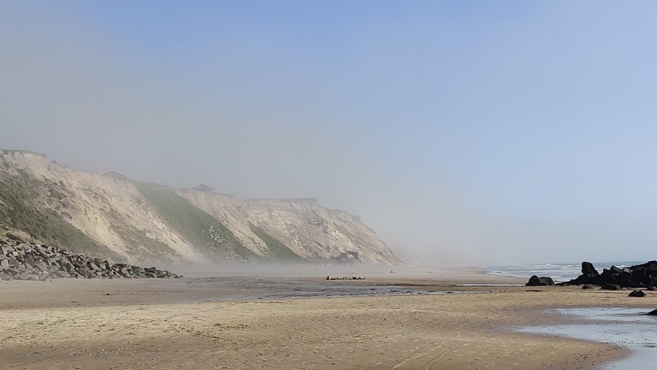 Havgusen her ved Rubjerg Knude er så voldsom, at sigtbarheden nedsættes en hel del. Foto: Jette Klokkerholm