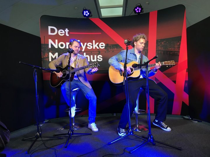 Christopher spiller to livesange på nordjyske.dk (Pressefoto)