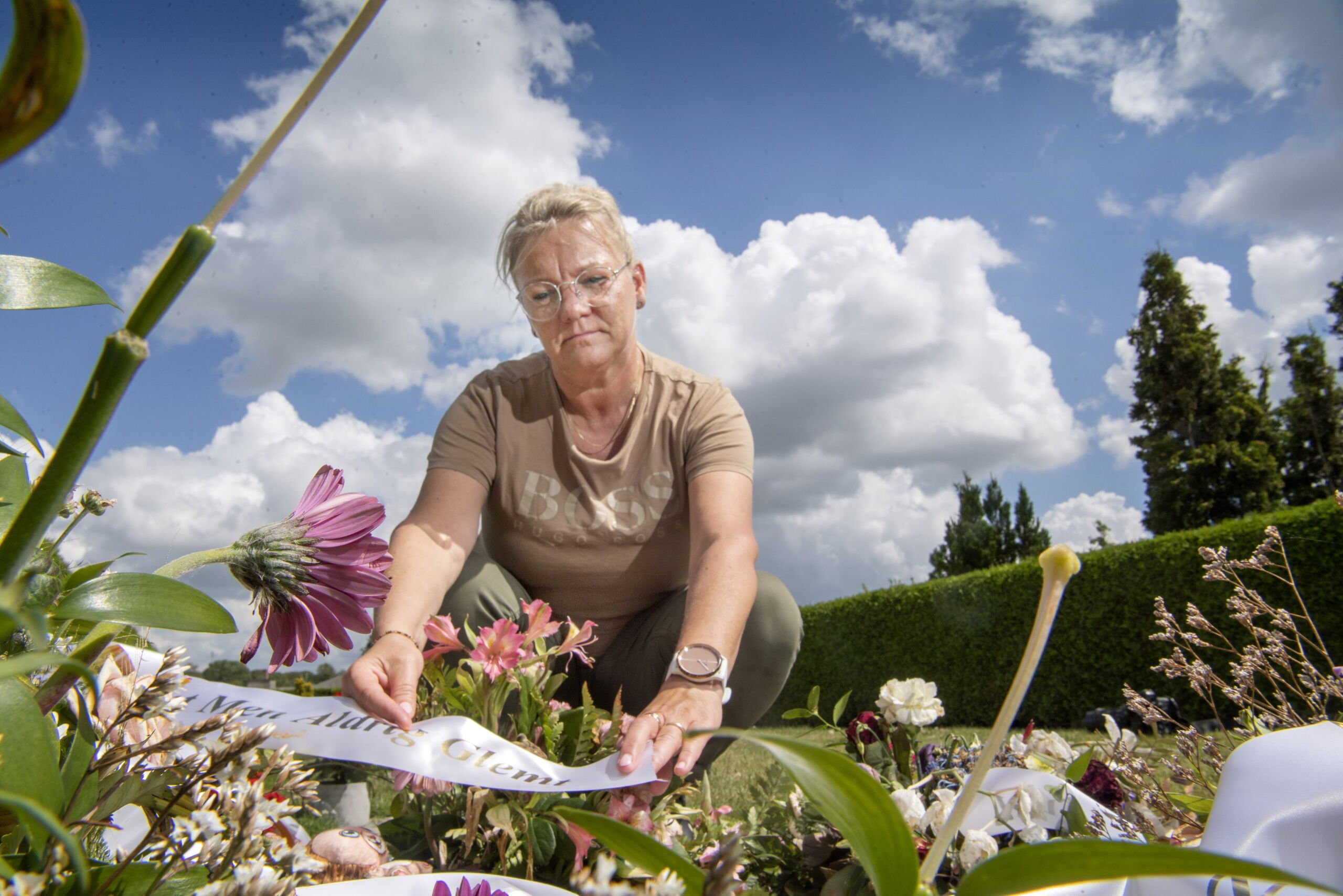 Den sidste hilsen fra mor og far blev stjålet på kirkegården