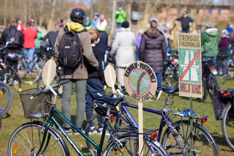 Alternativet Aalborg, SF Aalborg, Trafikalt Folkeparti og Enhedslisten Aalborg afholdt søndag cykeldemonstration mod den 3. Limfjordsforbindelse. <i>Foto: Henrik Bo</i>