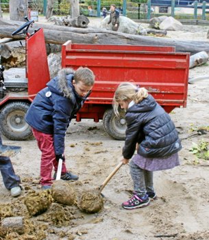 I efteråret kan du også prøve nogle af dyrepassernes opgaver i Aalborg Zoo. PR-foto