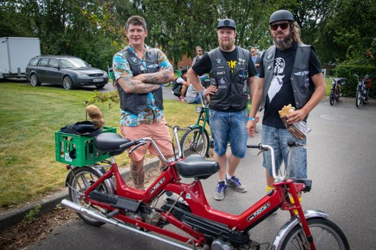 Rapperne Jonny Hefty og Michael Jøden er igen i år med på turen rundt på Mors, hvor de to vil køre på en specialbygget Puch. <i>Foto: Kim Dahl Hansen</i>