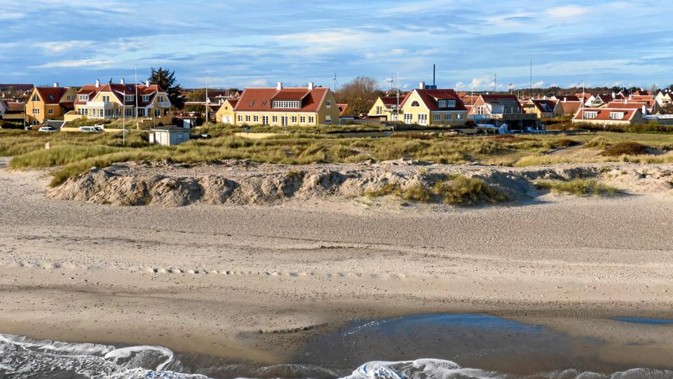 Klitterne ved Sønderstrand bliver genskabt. Men byrådet var uenige om at frigive penge til det onsdag aften. Arkivfoto: Peter Broen