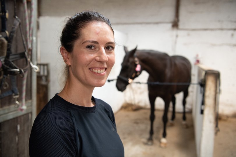 Carina Cassøe Krüth og hoppen Danse begyndte mandag aften rejsen mod Tokyo. Foto: Bente Poder