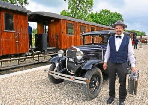 En Ford Tudor, anno 1930, havde også fundet vej til perronen i Handest. Privatfoto