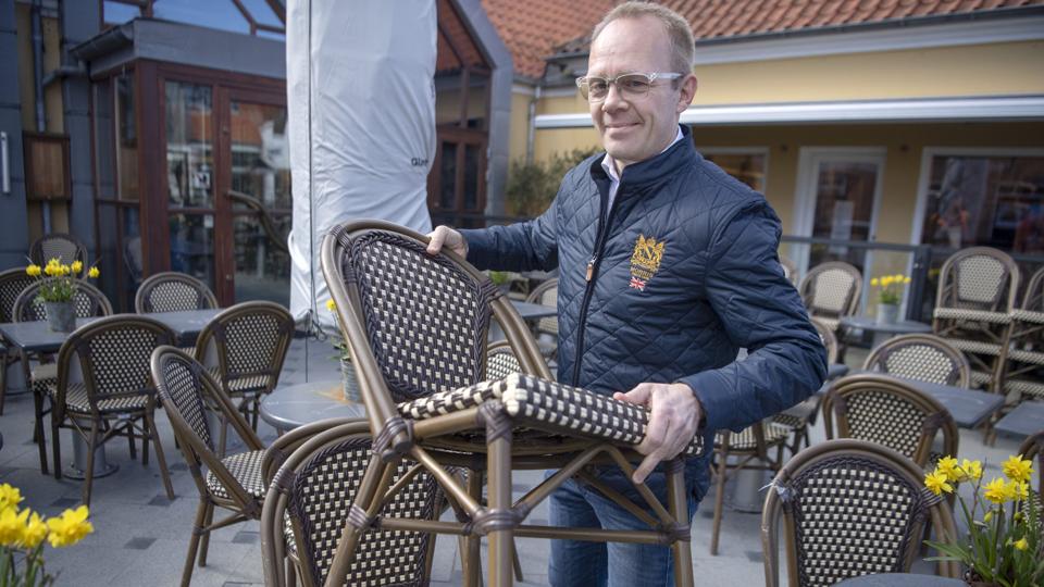 Ejer Jakobs Café i Skagen, Jakob Sund, tøver med at åbne op for udendørsservering 21. april. Foto: Henrik Louis <i>Foto:Henrik Simonsen</i>