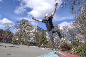 Håndværkere på skateboard bygger den største bane nord for Limfjorden