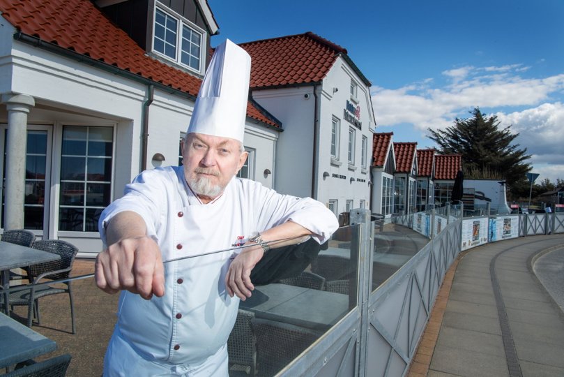 Forpagter af Blokhus Fiskerestaurant, Olav Bergsøe Pedersen, venter med at åbne restauranten til 6. maj. Foto: Bente Poder
