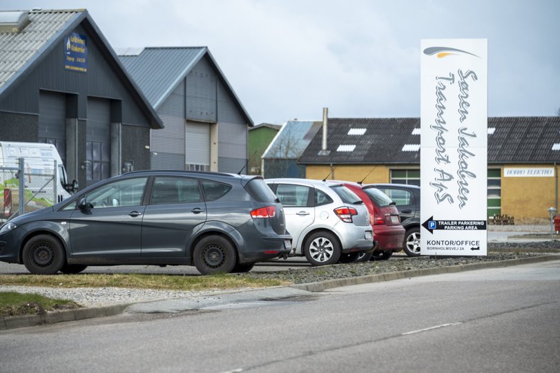 Søren Jakobsen Transport ApS har adresse på Sjællandsvej 14 i Hobro. Selskabet har siden oktober 2019 skiftet navn et par gange og hedder i dag SJ Rental Aps. Foto: Henrik Bo